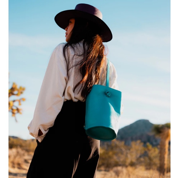 Lindquist Object Small Cyl in Roy blue - Picture 12 of 16